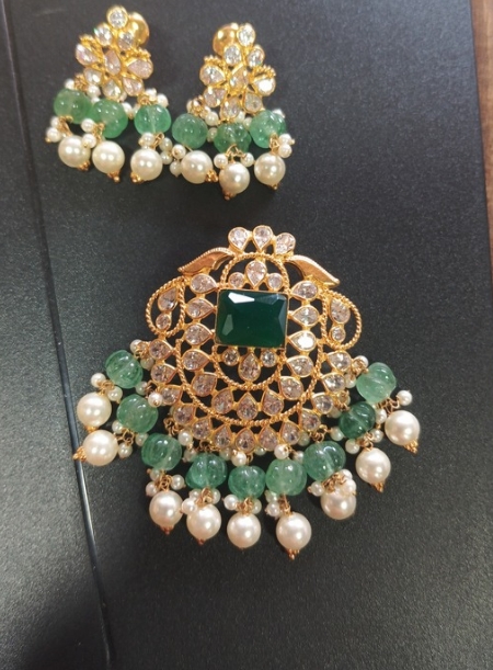 Pendant set