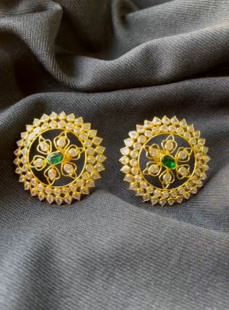 Flower stud earring