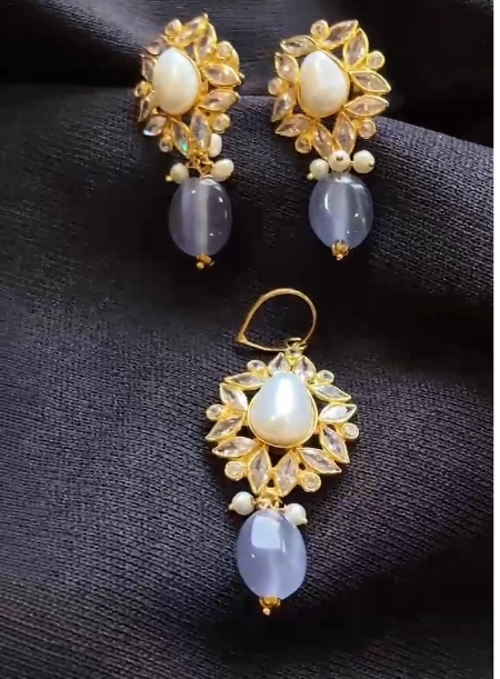 Pendant set with purple pearl