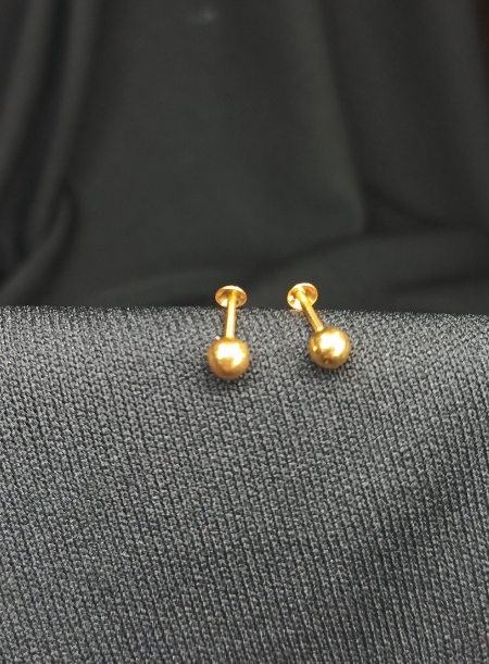 18kt gold studs