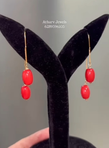 Earrings with red beads