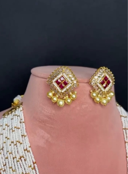 White bead long necklace with earring